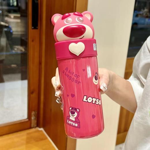 【温润常陪，持久保温！】草莓熊2023新款保温杯女生高颜值儿童水杯子，学生吸管水壶生日礼物，精致外观设计可爱草莓熊图案，使其成为女生们时尚的选择！ 商品图13
