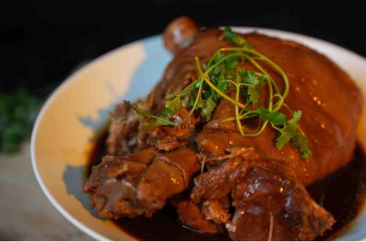 👏【港点湾红烧肘子2斤装送1斤红烧肉】✔️1、精选『港点湾』品牌土猪大肘，💞好品质放心吃✔️2、0防腐剂、💫0化学添加❗食品安全杠杠滴～ 商品图1