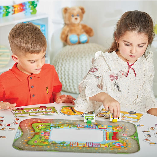 【鼓励孩子探索旅程，激发无限创造力！】巴士站台儿童英语启蒙幼儿多人桌游，益智类亲子互动数感玩具，一款很棒的学习游戏！ 商品图1