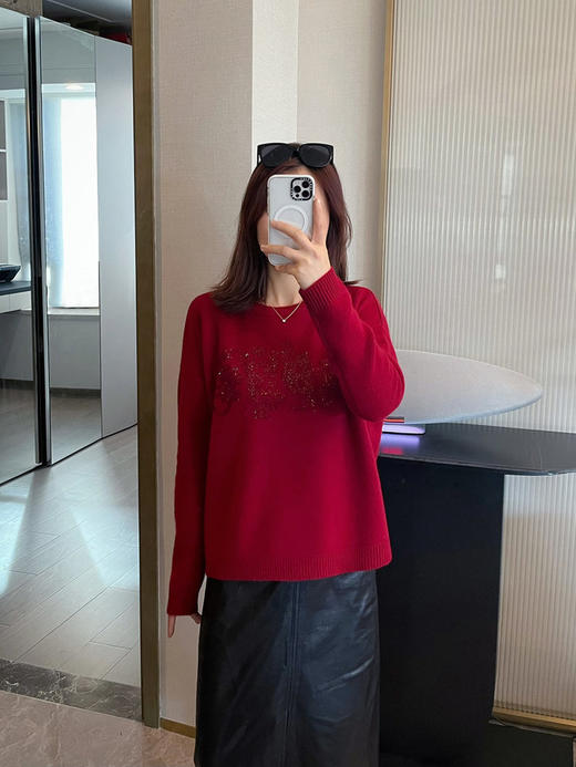 【清仓不退换】【高品质私服】【MM家龙年限定羊毛羊绒圆领烫钻毛衣】保暖性好，整体版型挺括不软榻，塑造慵懒穿衣状态【无标出货 介意慎拍】 商品图1