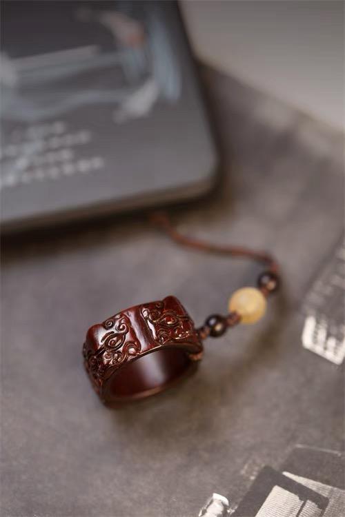 镇守四方°紫檀扳指挂件 商品图1