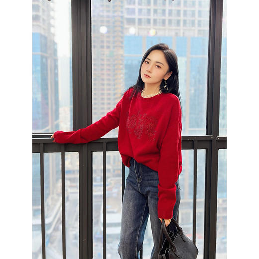 【清仓不退换】【高品质私服】【MM家龙年限定羊毛羊绒圆领烫钻毛衣】保暖性好，整体版型挺括不软榻，塑造慵懒穿衣状态【无标出货 介意慎拍】 商品图5