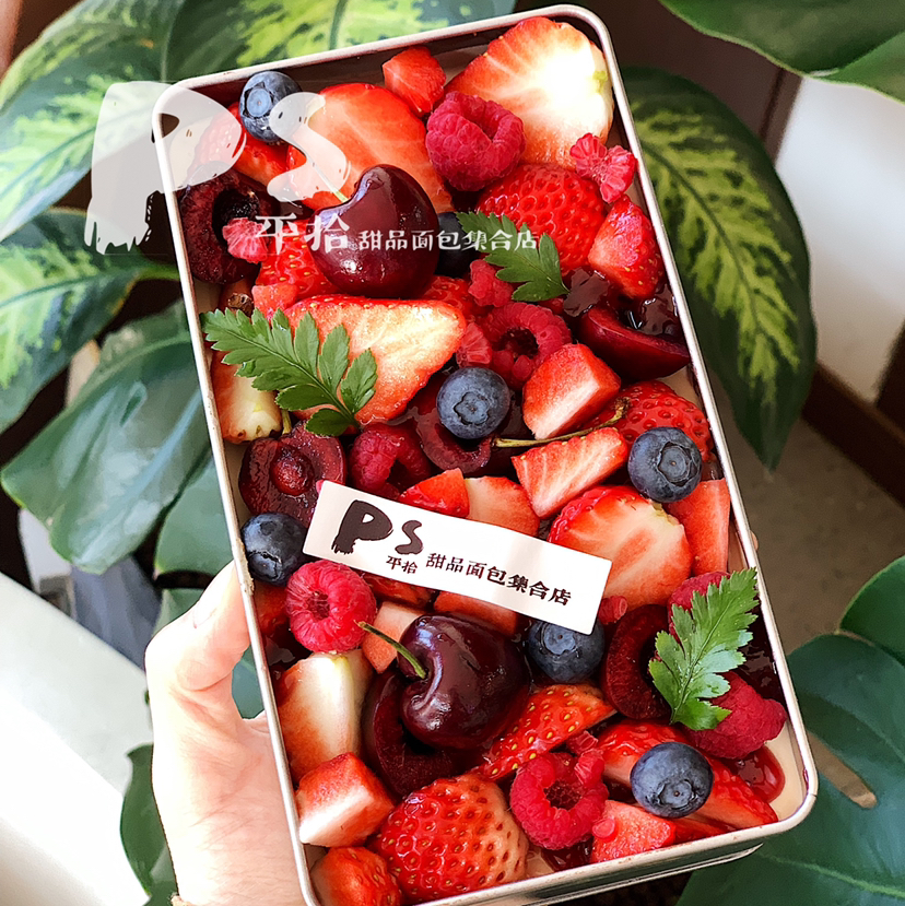 莓果提拉米苏（水果随季节变化）