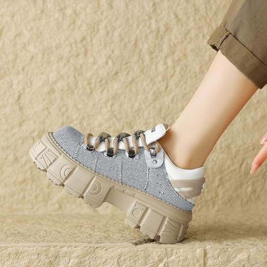 品质好货 | Safiya/索菲娅2024春季运动休闲增高户外风圆头厚底板鞋 SF41112720 商品图3