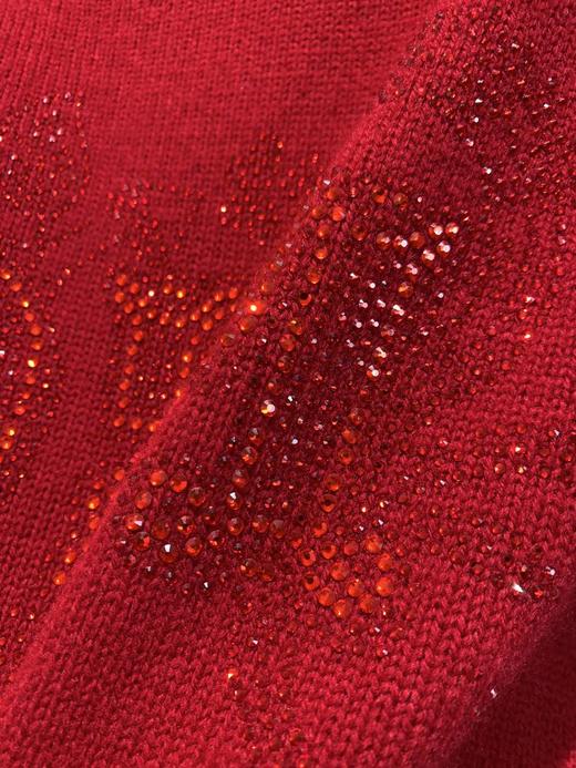 【清仓不退换】【高品质私服】【MM家龙年限定羊毛羊绒圆领烫钻毛衣】保暖性好，整体版型挺括不软榻，塑造慵懒穿衣状态【无标出货 介意慎拍】 商品图9