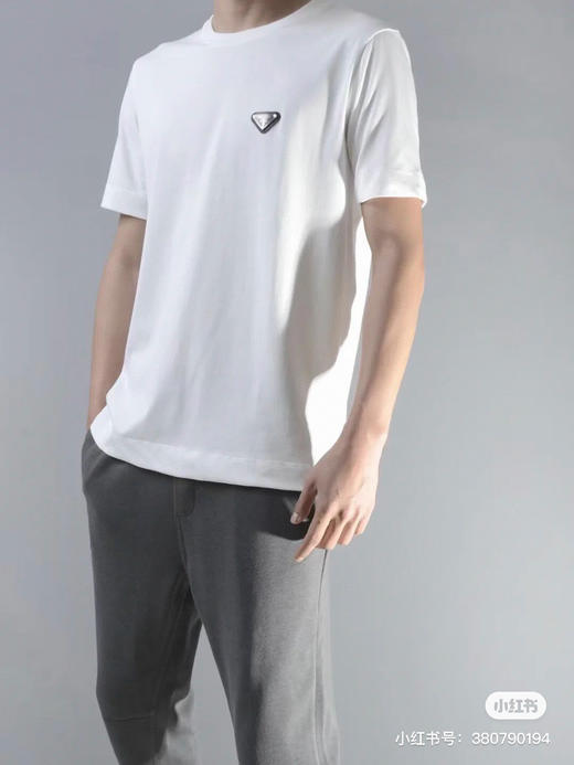 金属三角标 2024春夏 经典三角标 高品质丝光棉 休闲宽松圆领短袖T恤 男女同款 特惠 Z-11311 商品图1