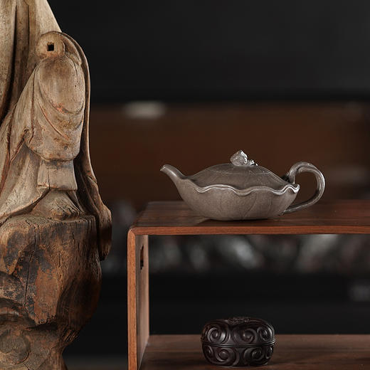 龙德堂陶艺 徐飞制 《荷映》本山青段 240cc 库存请咨询客服 商品图0