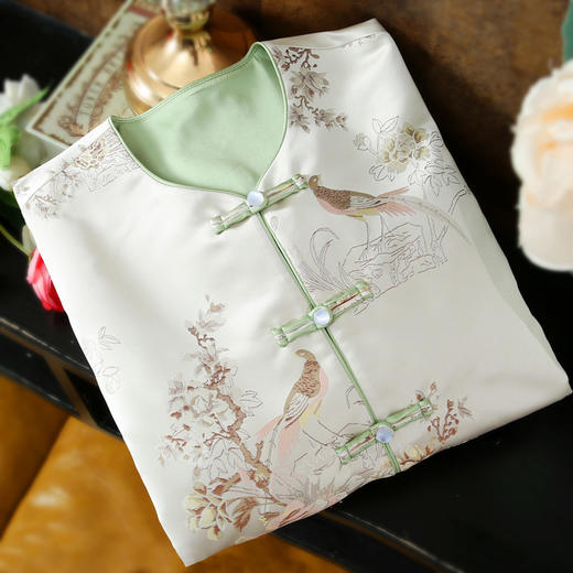 春秋新款，宽松大码温婉国风新中式圆领前短后长刺绣提花短外套ZSM-240123 商品图2