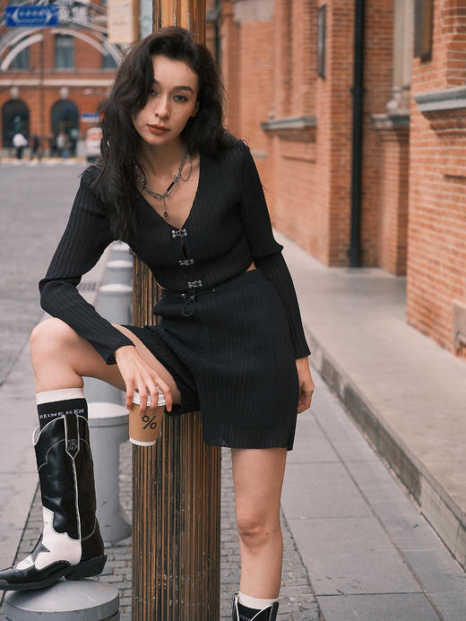 V领金属挂钩开衫 商品图4