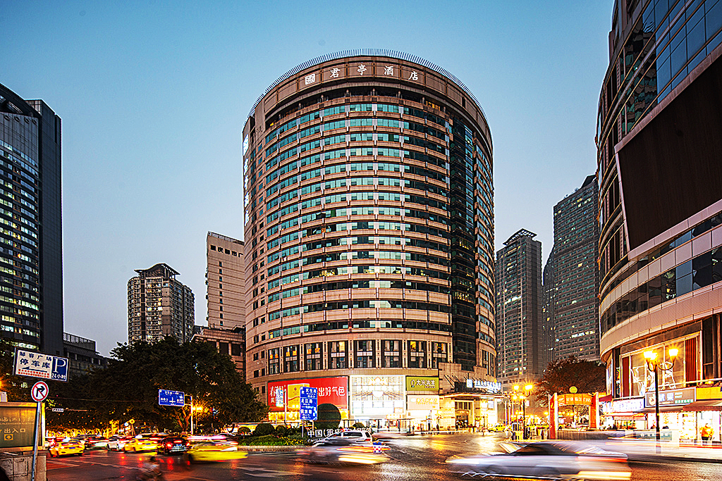 ★周末不加价★¥699起/连住2晚 入住【重庆大世界君亭酒店】享特色舒适大床房+早餐，解放碑繁华C位，交通便捷，网红景点环绕！另有豪华房含下午茶套餐可选~有效期至2025年12月30日