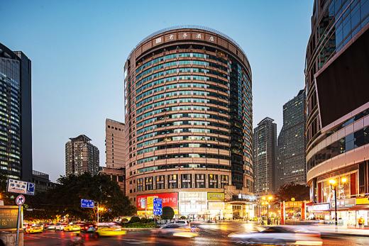 ★周末不加价★¥899起，双店双晚特惠套餐！入住【重庆大世界君亭酒店】+【重庆大集Pagoda君亭设计酒店】，各住1晚，含早餐+双人双份下午茶等权益！有效期至2025年12月29日 商品图1