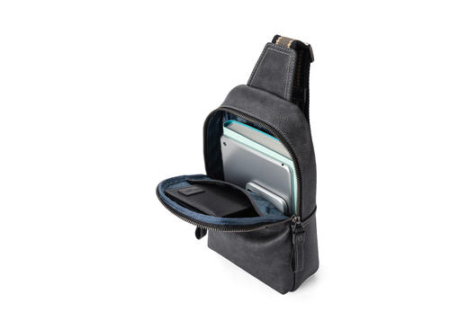 皮尔卡丹男士胸包商务简约男士真皮胸前包时尚潮流牛皮单肩斜挎包 商品图5