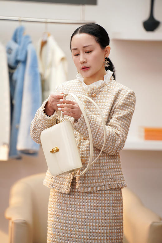 【现货】【叠穿神器】【通勤减龄显瘦】2024春季新款内搭荷叶领无袖衬衫小背心无袖打底衫H241050358 商品图3