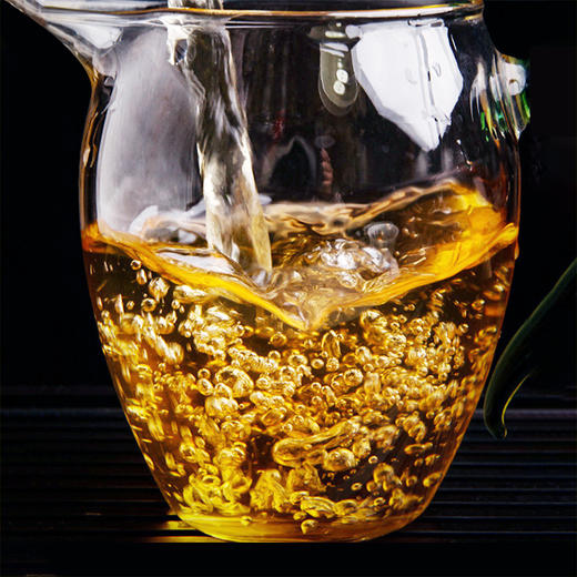 2024春茶-吉顺号古200系列春茶大雪山普洱茶生茶饼2499克/提 买1提送1饼 商品图4