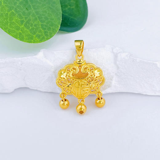 【限时克减150元】足金999 (足金999字印)5G黄金镂空铃铛双面如意福字锁包吊坠(5GDZ00256)（预售产品下单后不退款不退货不换货不补差价） 商品图0