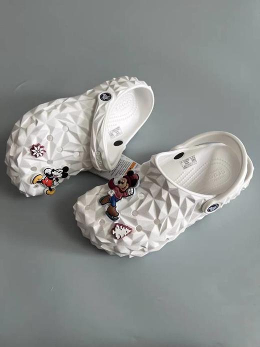 【8折】6楼运动部卡骆驰CROCS经典榴莲小Clog K吊牌价399,现价319元 商品图1