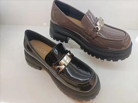 高琪   牛皮漆皮乐福鞋