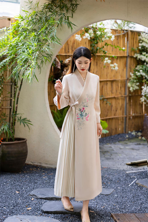 秋冬修身旗袍国风，复古中式连衣裙改良版刺绣压褶裙FL-23158 商品图0