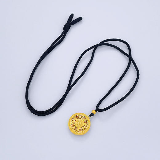 【限时克减128元】足金999.9 #八宝罗盘 #小红书 古法挂绳空心镂空八宝罗盘吊坠（面宽约21.2mm，含珠子）(ANWZGFDZ00200-4)预售产品下单后不退款不退货不换货不补差价 商品图3