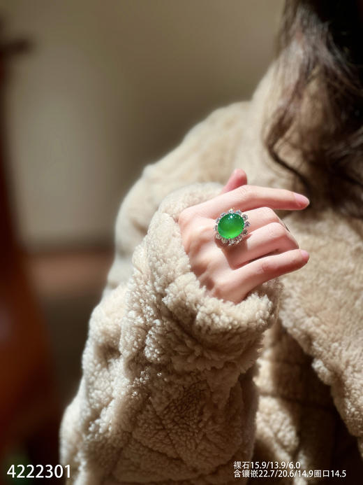 玻璃种艳绿蛋面戒指【4222301】具体价格微信咨询 商品图4
