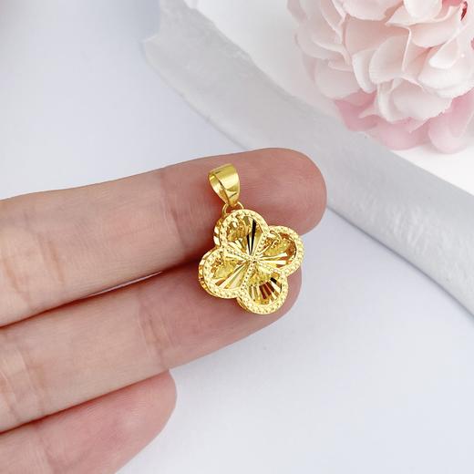 【限时7.5折】【定价黄金】足金999 (足金999字印)5G黄金镂空影底四叶草吊坠(5GDZ00261)（预售产品下单后不退款不退货不换货不补差价） 商品图3