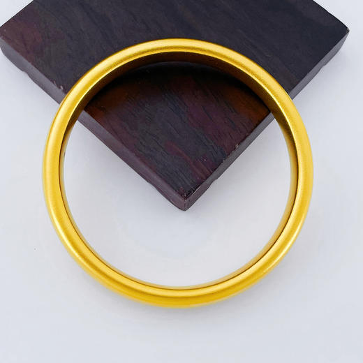 【限时克减150元】足金999.9 【油亮版本】古法空心固口(面宽约9.9-10.3mm)宽面光圈手镯光面轮胎手镯(AIGFSZ00203)（预售产品下单后不退款不退货不换货不补差价） 商品图1