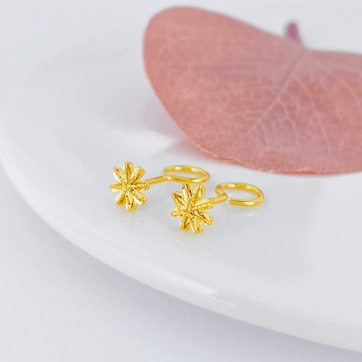 【限时克减128元】足金999 (足金999字印)5G黄金绕线花形耳钉(5GES00458)（预售产品下单后不退款不退货不换货不补差价）（预售产品下单后不退款不退货不换货不补差价） 商品图0