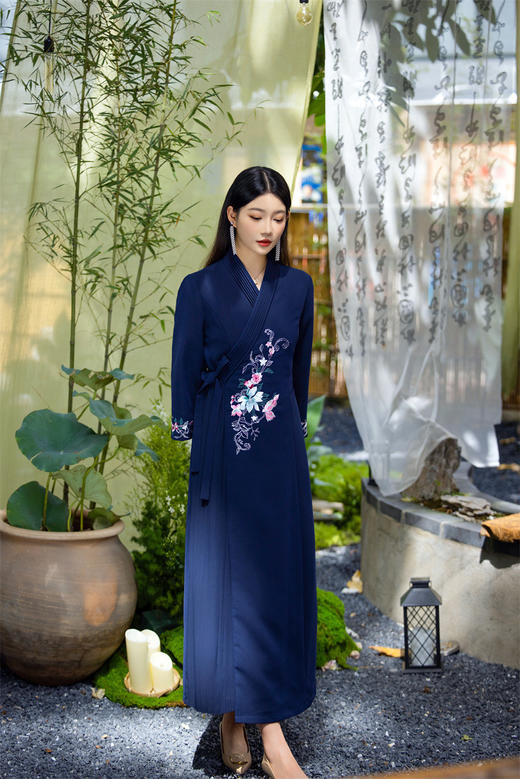 秋冬修身旗袍国风，复古中式连衣裙改良版刺绣压褶裙FL-23158 商品图2