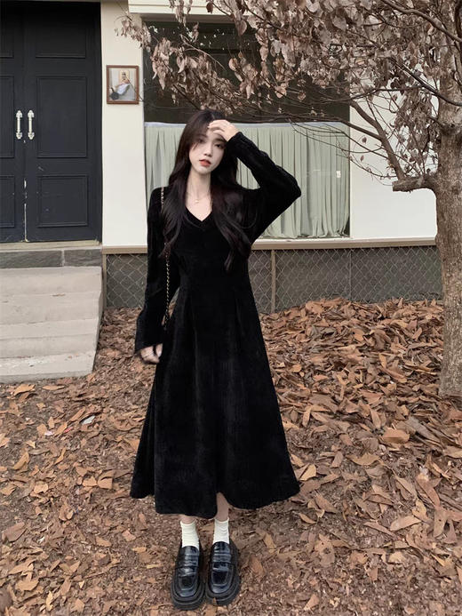 春秋新款【白色V领 赫本风法式连衣裙女】收腰显瘦 复古气质女神范长裙 商品图1