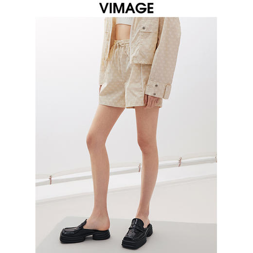 VIMAGE纬漫纪春季新款时尚通勤百搭洋气印花显瘦短裤V2105726 商品图2
