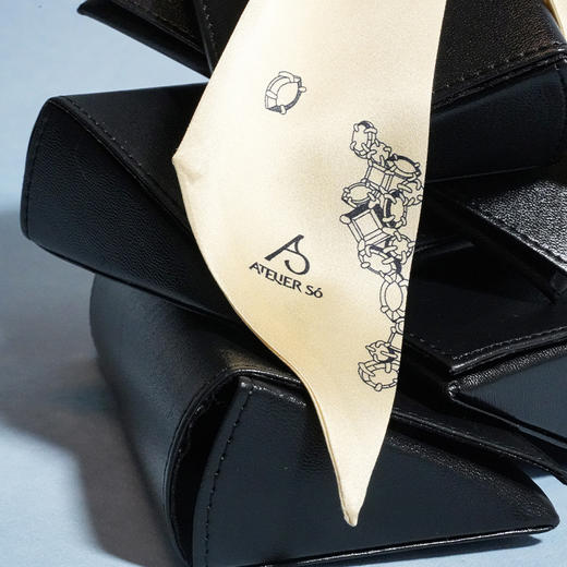 ATELIERSÓ 24SS 胶囊系列-咖啡棕克拉印花丝巾 商品图6