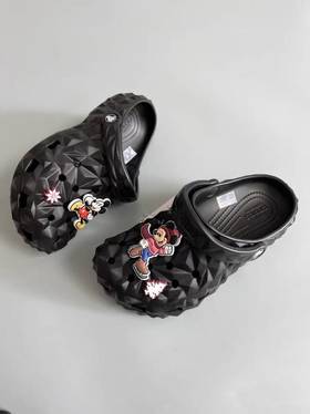 【8折】6楼运动部卡骆驰CROCS经典榴莲小Clog K吊牌价399,现价319元