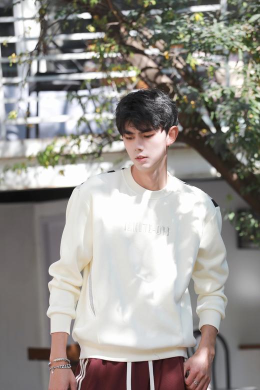 W342164201字母装饰圆领卫衣 商品图1