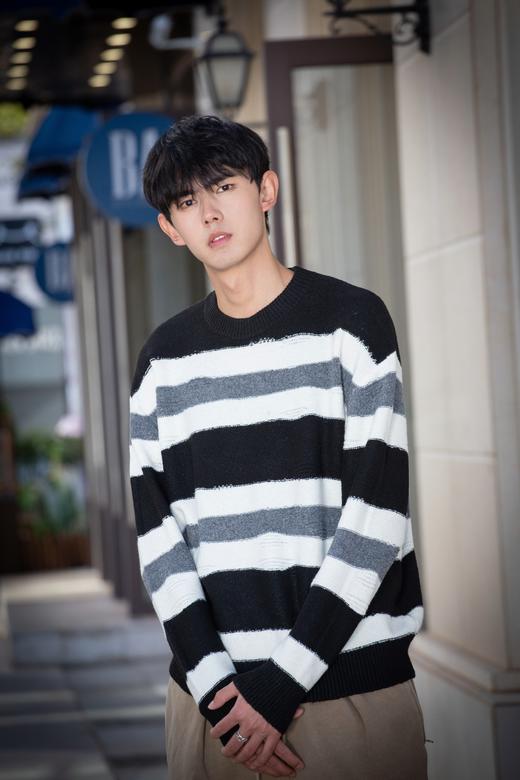 W343943192条纹套头针织衫 商品图2