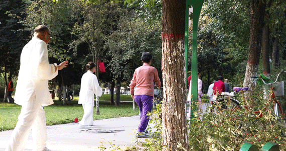 睡前坚持“骨盆瑜伽”，肚子平了，气色变好了，回春不止10岁