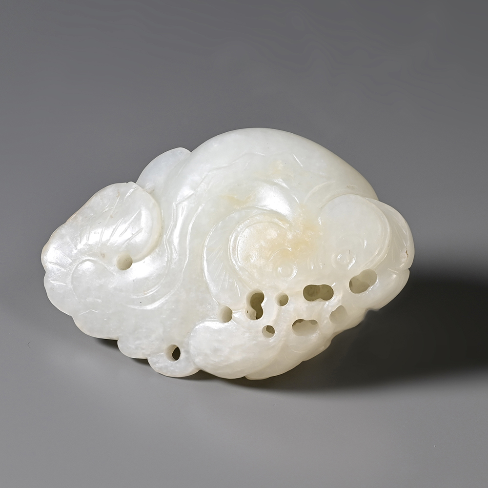 清代和田白玉金沁鲶鱼“连年有余”手把件