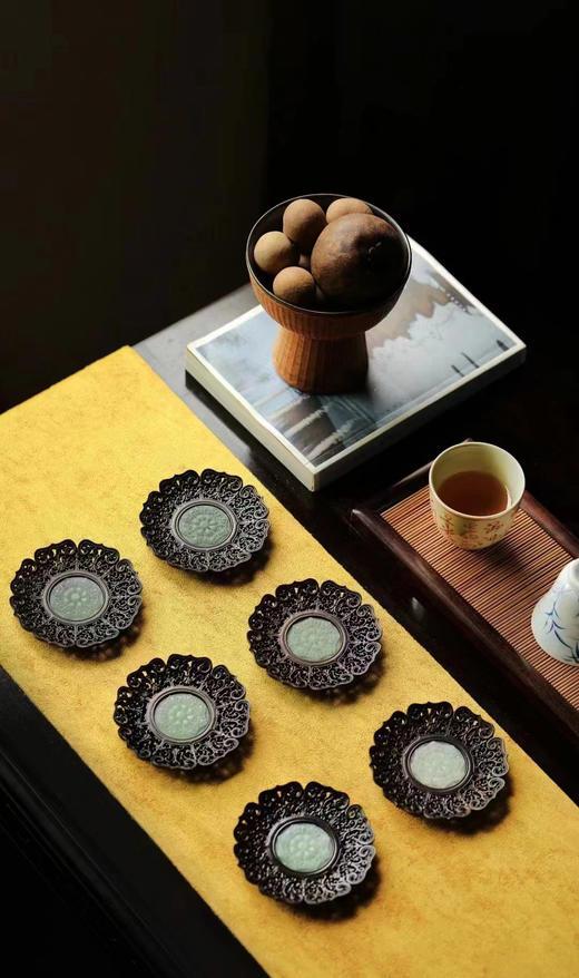 透雕缠枝莲纹°紫光檀镶玉石杯垫 商品图2