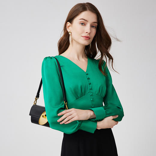 EITIE爱特爱复古宫廷风V领腰封设计绿色短款衬衫上衣24春季新款A2413309 商品图1