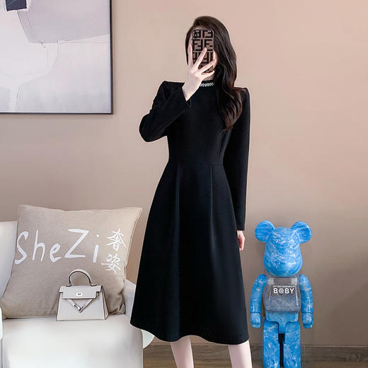 奢姿2024年冬装新款大码女装时尚圆领裙子胖妹妹钉珠针织连衣裙9924852395 商品图0