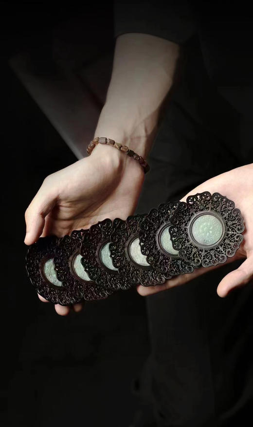 透雕缠枝莲纹°紫光檀镶玉石杯垫 商品图8