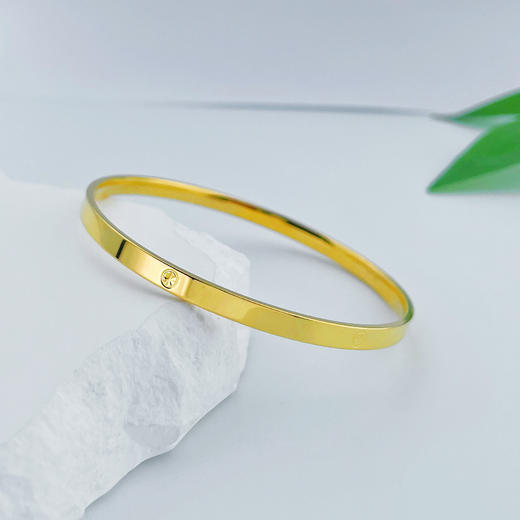 【限时克减150元】足金999.9 【精品】实心(面宽约3.6-4mm)车花螺丝纹固口镜面金手镯(AISZ00103-2)（预售产品下单后不退款不退货不换货不补差价） 商品图0