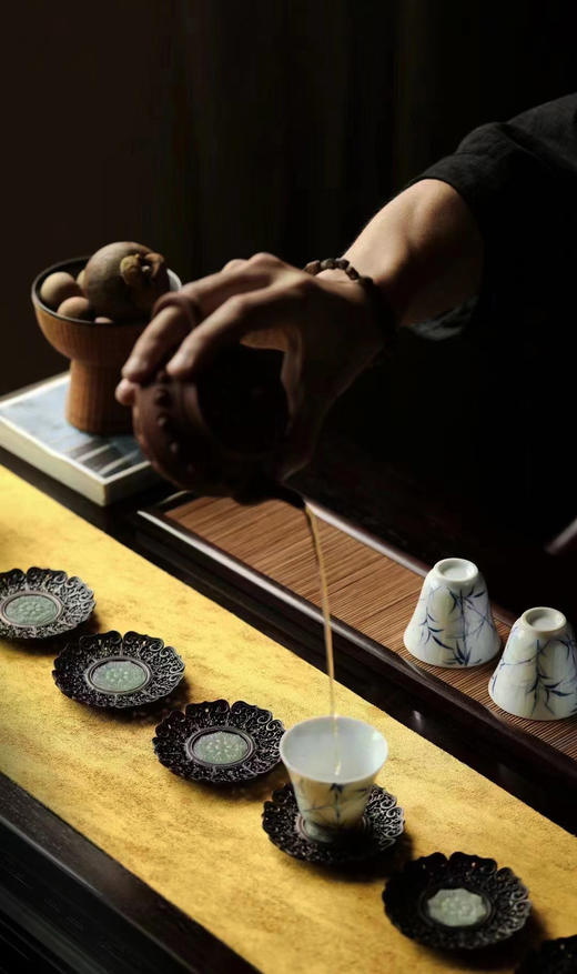 透雕缠枝莲纹°紫光檀镶玉石杯垫 商品图7