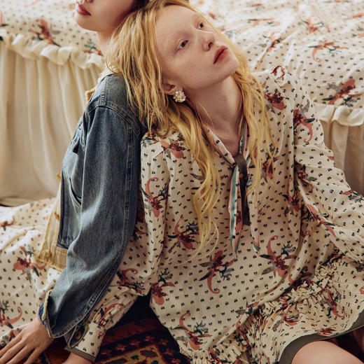 谜底原创花色连衣裙长袖女2024春复古田园风飘带V领短裙241ML0113 商品图2