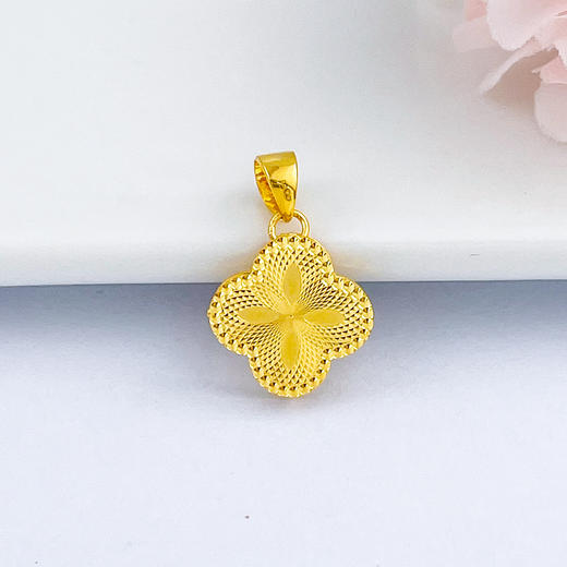【限时7.5折】【定价黄金】足金999 (足金999字印)5G黄金CNC七彩影底吊坠四叶草吊坠(5GDZ00188)（预售产品下单后不退款不退货不换货不补差价） 商品图1