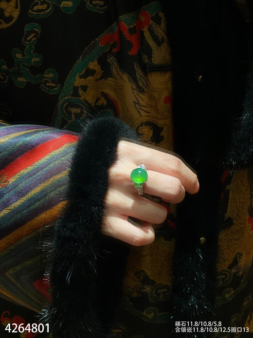 玻璃种木那艳绿蛋面戒指【4264801】具体价格微信咨询 商品图4