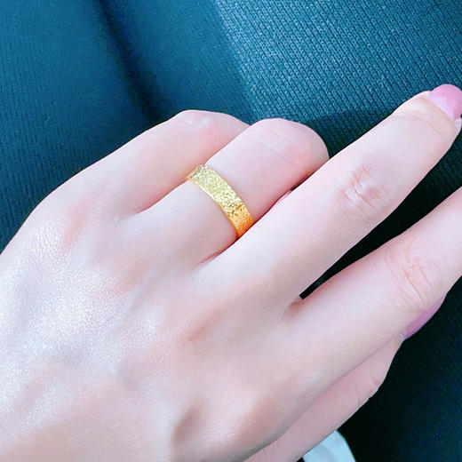 【定价黄金】足金 #碎碎冰 #小红书 【精品】3D硬金空心固口碎碎冰戒指碎碎冰圈戒满天繁星圈戒（面宽约4.2-4.6mm）(AR3DJZ00013-2)（预售产品下单后不退款不退货不换货不补差价） 商品图6