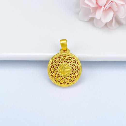 【线上黄金屋】【限时7.5折】【定价黄金】足金 #八宝罗盘 #小红书 无氰5D镂空福字八方祥瑞八宝罗盘吊坠(V5DDZ00003)（特殊产品下单后不退款不退货不换货不补差价） 商品图1