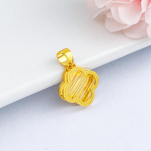 【限时7.5折】【定价黄金】足金999 (足金999字印)5G黄金CNC七彩影底吊坠四叶草吊坠(5GDZ00188)（预售产品下单后不退款不退货不换货不补差价） 商品图2
