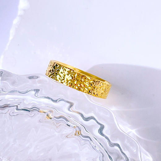 【定价黄金】足金 #碎碎冰 #小红书 【精品】3D硬金空心固口碎碎冰戒指碎碎冰圈戒满天繁星圈戒（面宽约4.2-4.6mm）(AR3DJZ00013-2)（预售产品下单后不退款不退货不换货不补差价） 商品图5