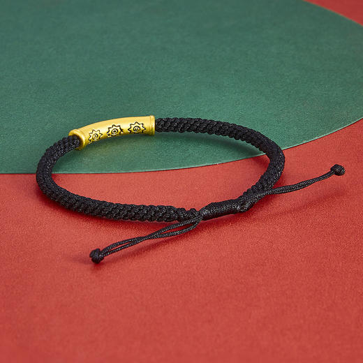 【限时7.5折】【定价黄金】足金 3D硬金黑烤漆六字真言长筒黑绳调节成品手串(AA3DSC00066)（预售产品下单后不退款不退货不换货不补差价）（预售产品下单后不退款不退货不换货不补差价） 商品图2